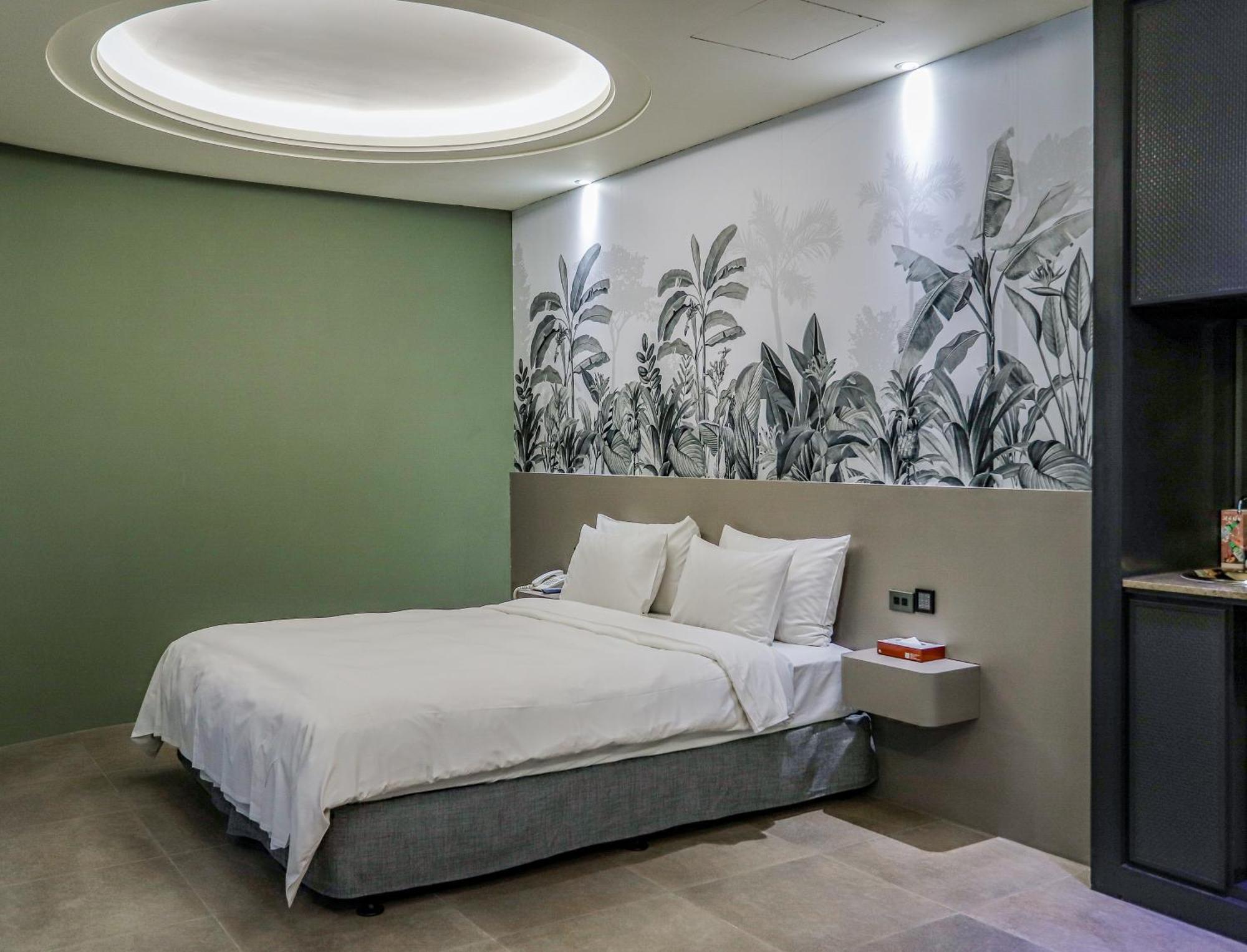 All-Ur Boutique Motel-Ping Tung Branch Pingtung Exteriör bild