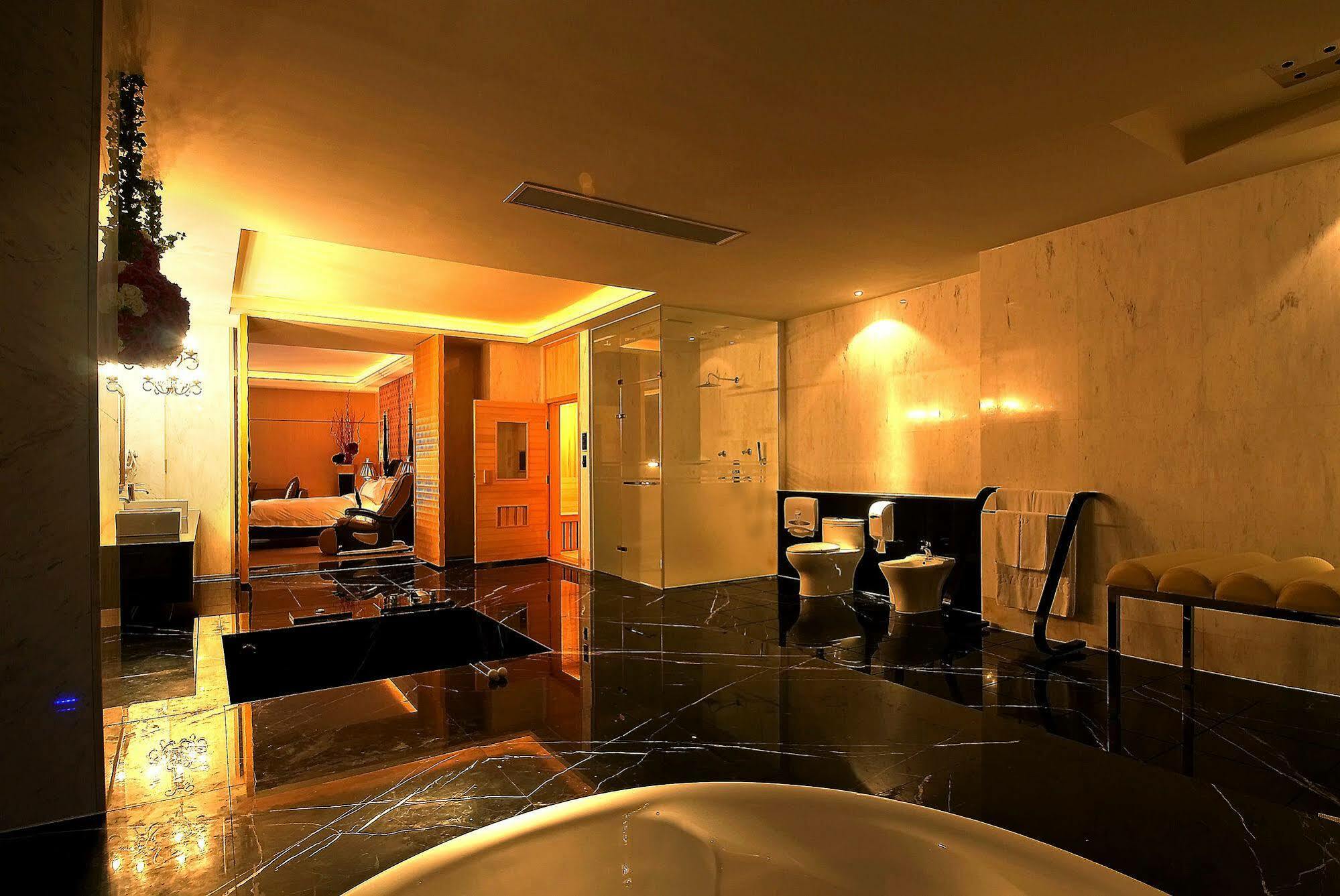 All-Ur Boutique Motel-Ping Tung Branch Pingtung Exteriör bild